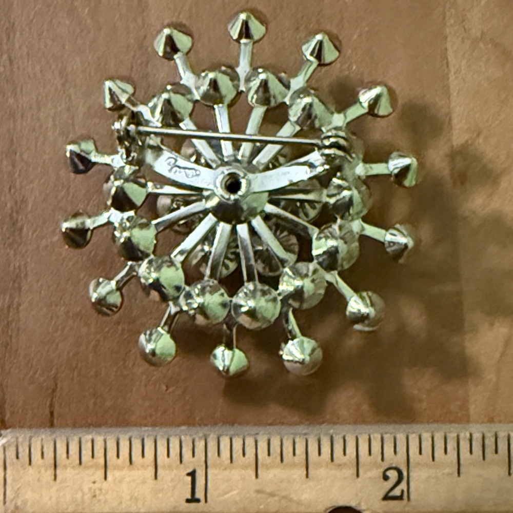 Vintage Coro Silver toned Rhinestone Snowflake Pin - Picture 4 of 4